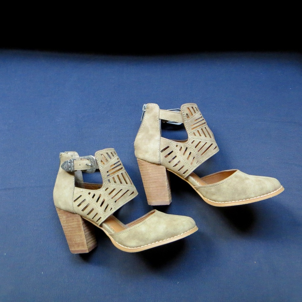 Very G taupe high heel cut-out ankle boots, size 8